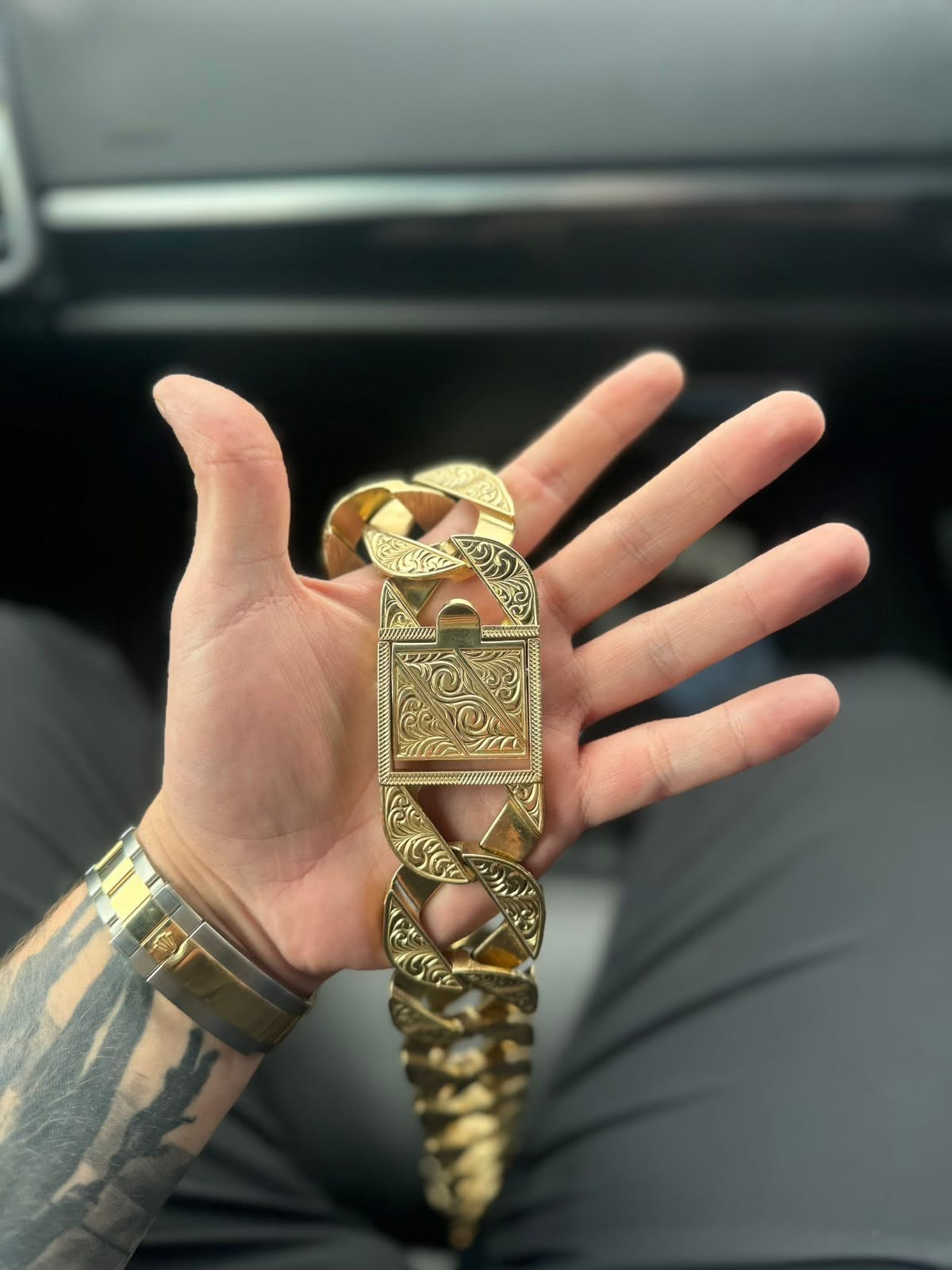 Hand-finished gold chain with engraved links and a decorative box lock