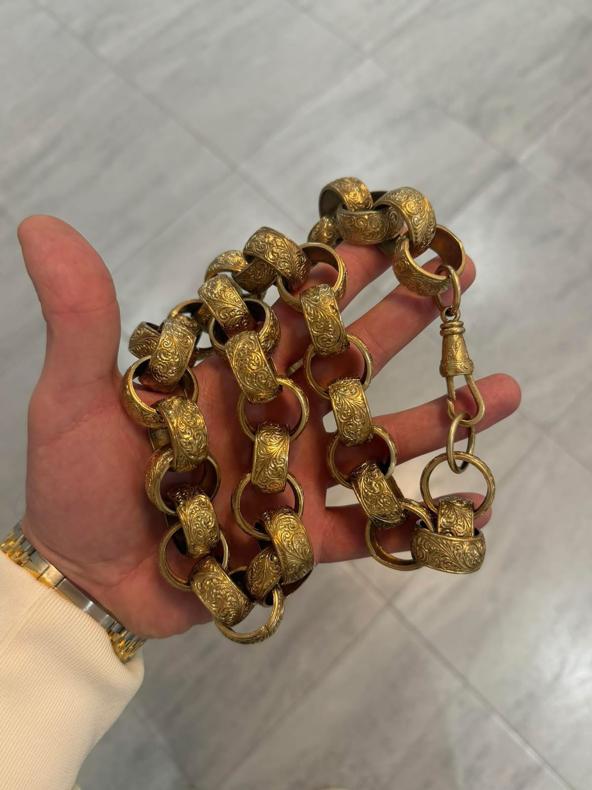 Heavy gold chain with ornate engraved round links